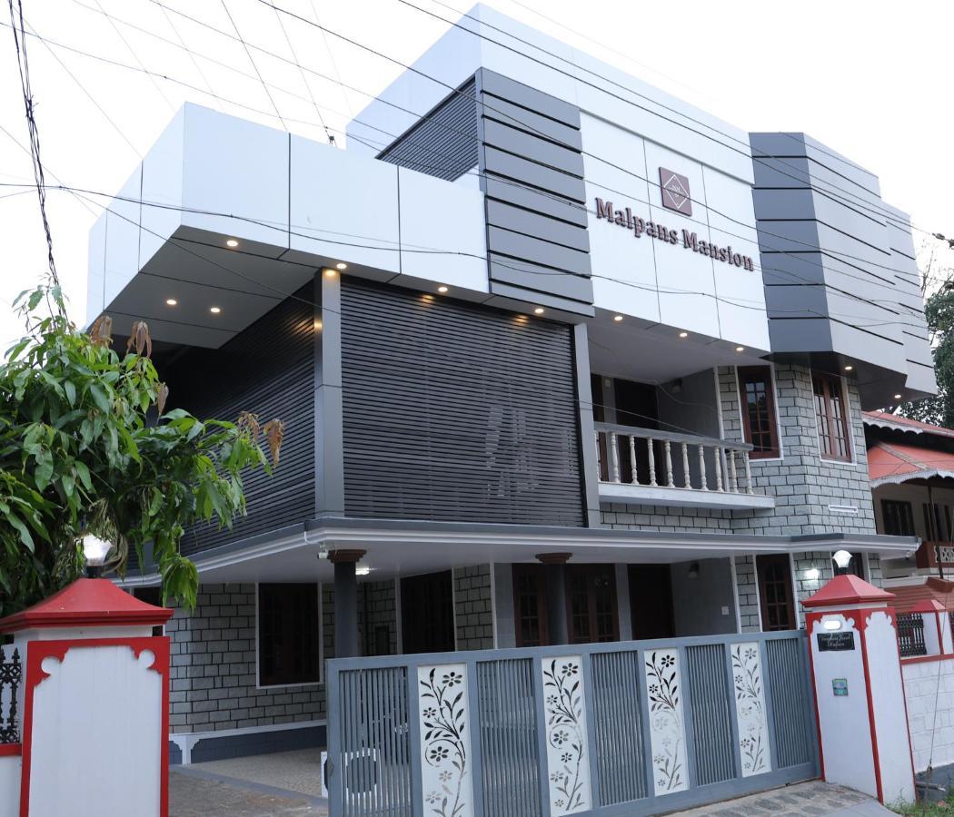 Malpans Mansion Hotel Nedumbassery Kültér fotó